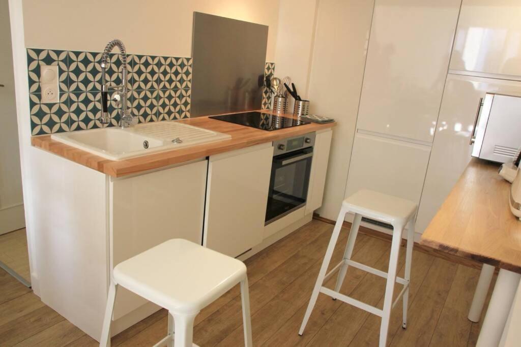 Superbe Duplex De 70M2 Avec 2 Chambres En Hyper Centre Au Calme Sur Cour Classe 3 Etoiles Avec Parking En Option La Rochelle  Kültér fotó