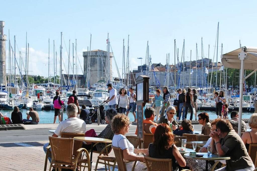 Superbe Duplex De 70M2 Avec 2 Chambres En Hyper Centre Au Calme Sur Cour Classe 3 Etoiles Avec Parking En Option La Rochelle  Kültér fotó