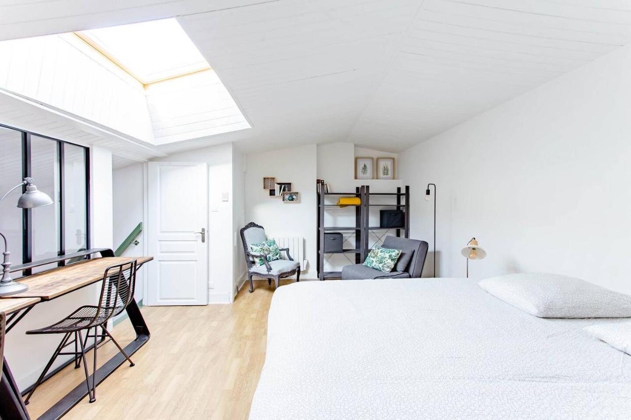 Superbe Duplex De 70M2 Avec 2 Chambres En Hyper Centre Au Calme Sur Cour Classe 3 Etoiles Avec Parking En Option La Rochelle  Kültér fotó